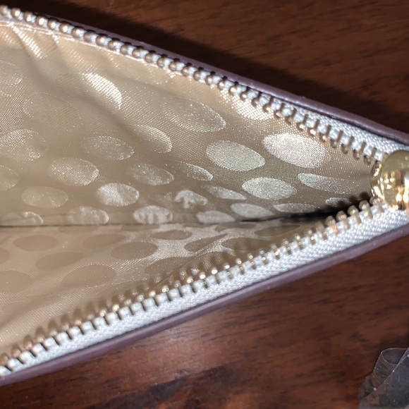 KATE SPADE NEW YORK CEDAR STREET BRAND NEW LIGHT GREY LEATHER WRISTLET - Picture 7 of 11